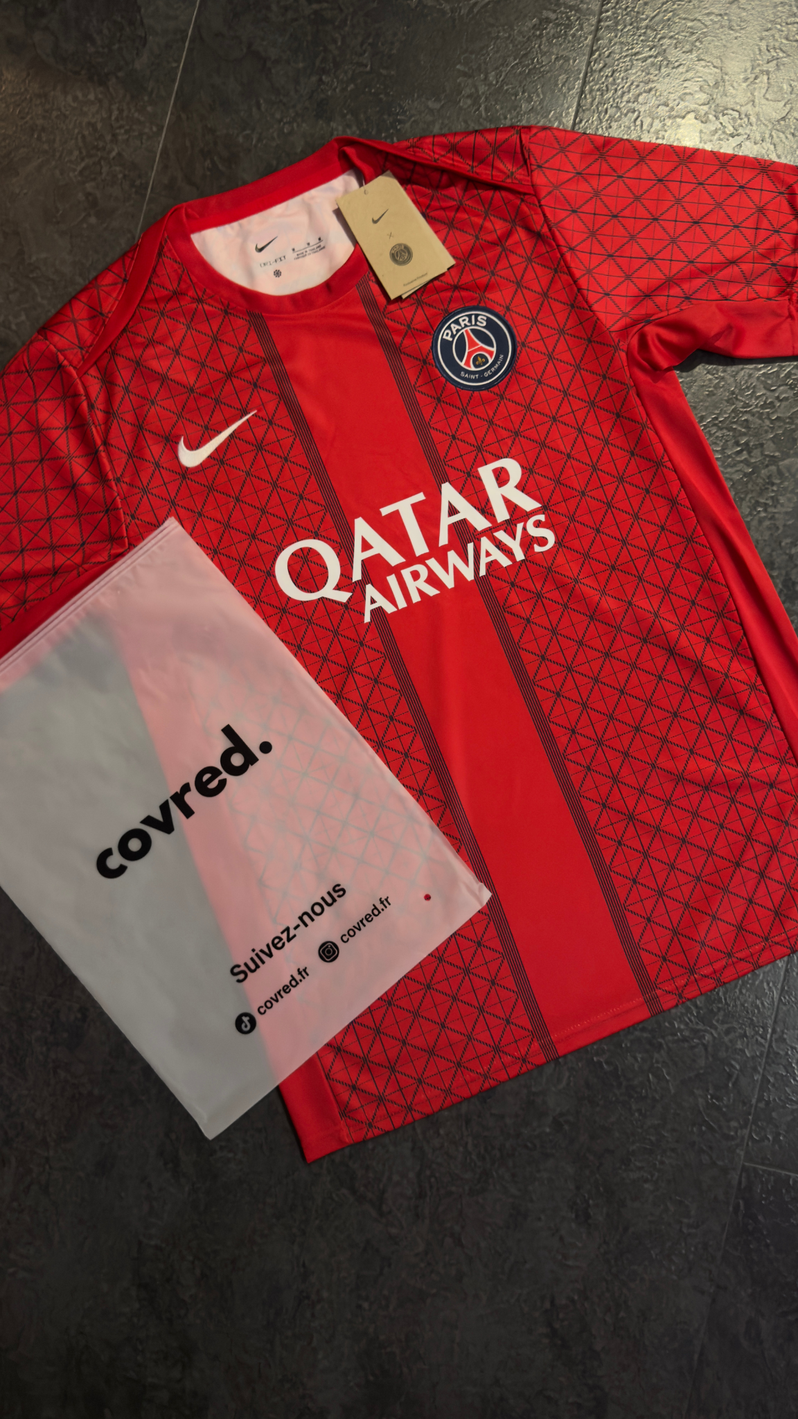 Paris Saint-Germain – Maillot Pré-Match 2025/2026 – Rouge & Bleu Nuit